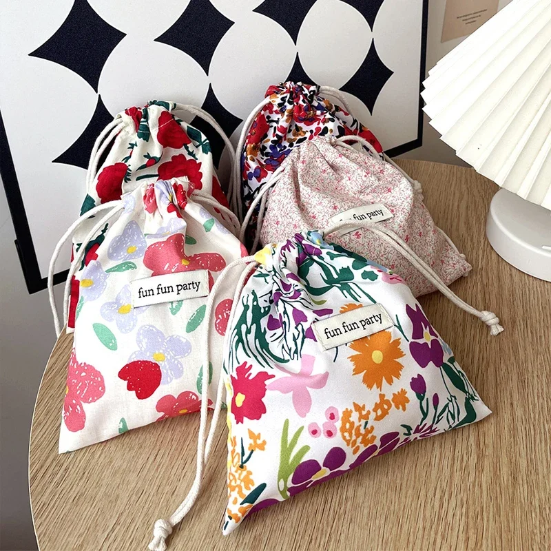 Borsa portaoggetti floreale in cotone e lino con coulisse Borsa portaoggetti per finitura da donna Borsa per trucco carina Regalo di Natale Organizzatore di gioielli per caramelle