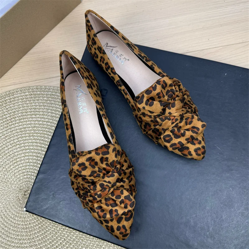 

2025 Spring and Autumn New Fashionable Bow Pointed Lefu Shoes Shallow Mouth Large Suede Casual Flat Bottom Women's Shoes