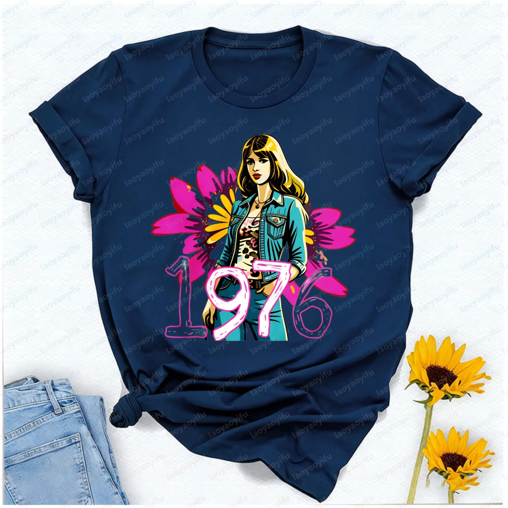 1976 Retro Groovy Girl T-Shirt - Women'S Fashion Of The 70S recension och pris