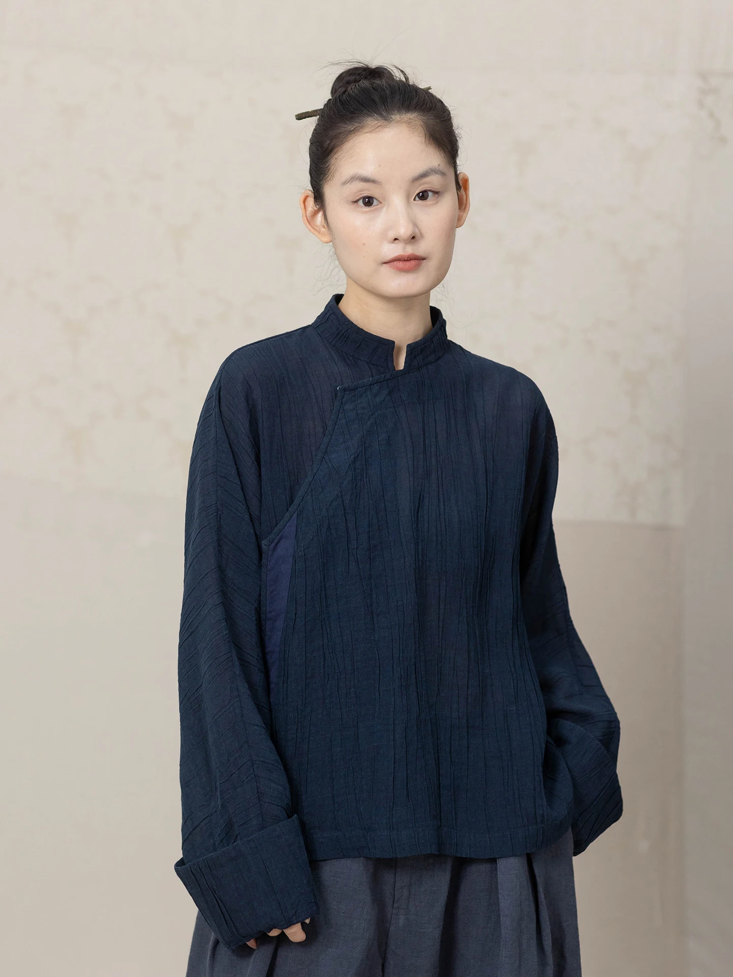 

Elegant Loose Fit Silk Linen Spring Summer Shirt Asymmetrical Slit Collar Long Sleeve Women's Open Cardigan