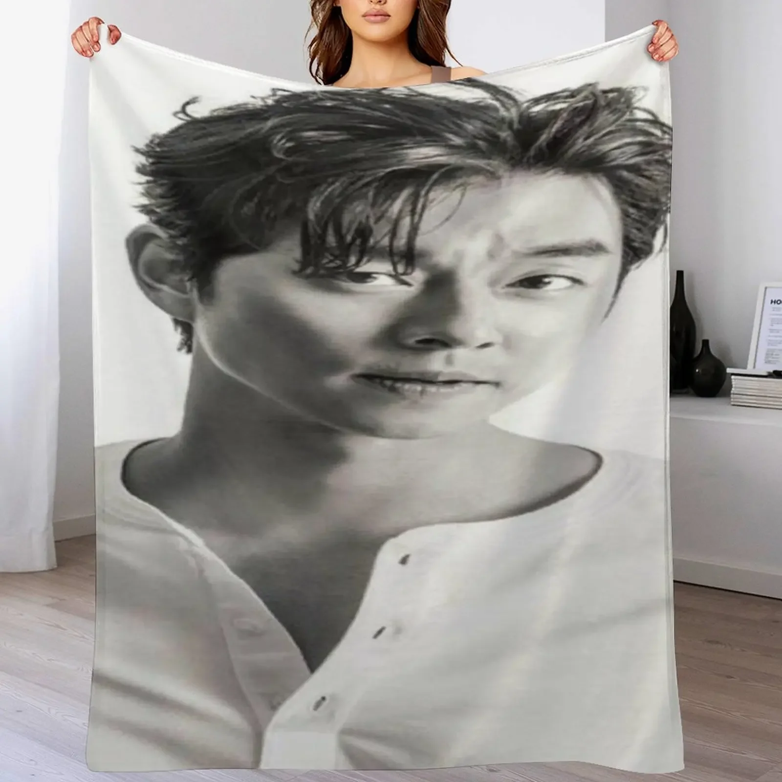 

Sexy gong yoo Throw Blanket Bed covers Flannels Decorative Beds christmas gifts Blankets