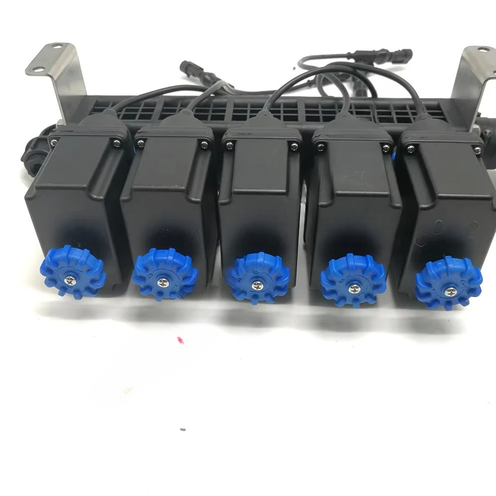 Fine spray control system, agricultural fertilizer boom tractor regulator
