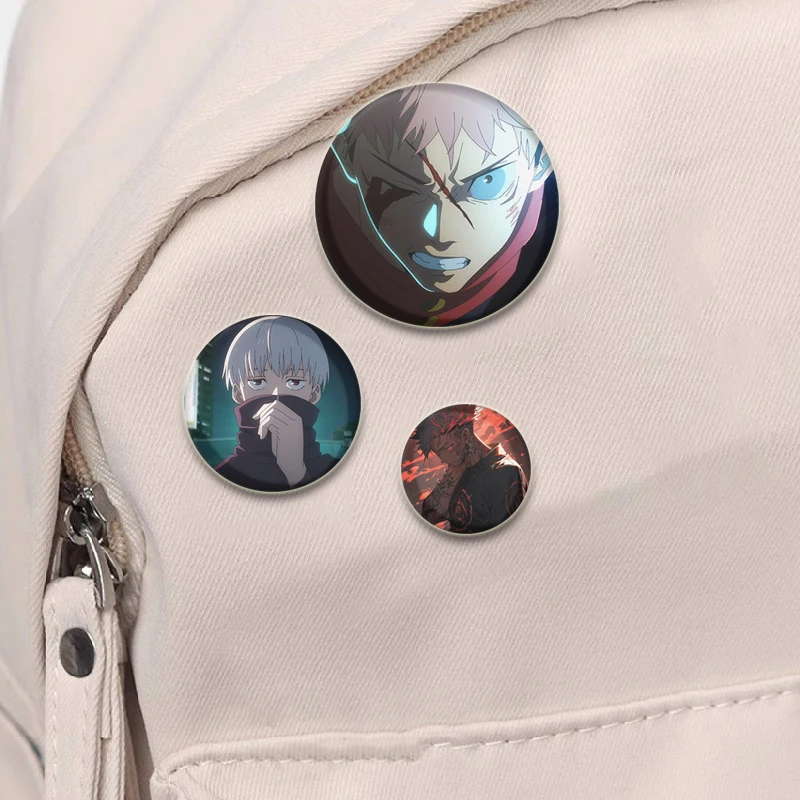 Anime Jujutsu Cartoon Broche, Cosplay Badge para roupas, Decoração de Mochila Pins, Acessórios de jóias elegantes, Presentes, 58mm