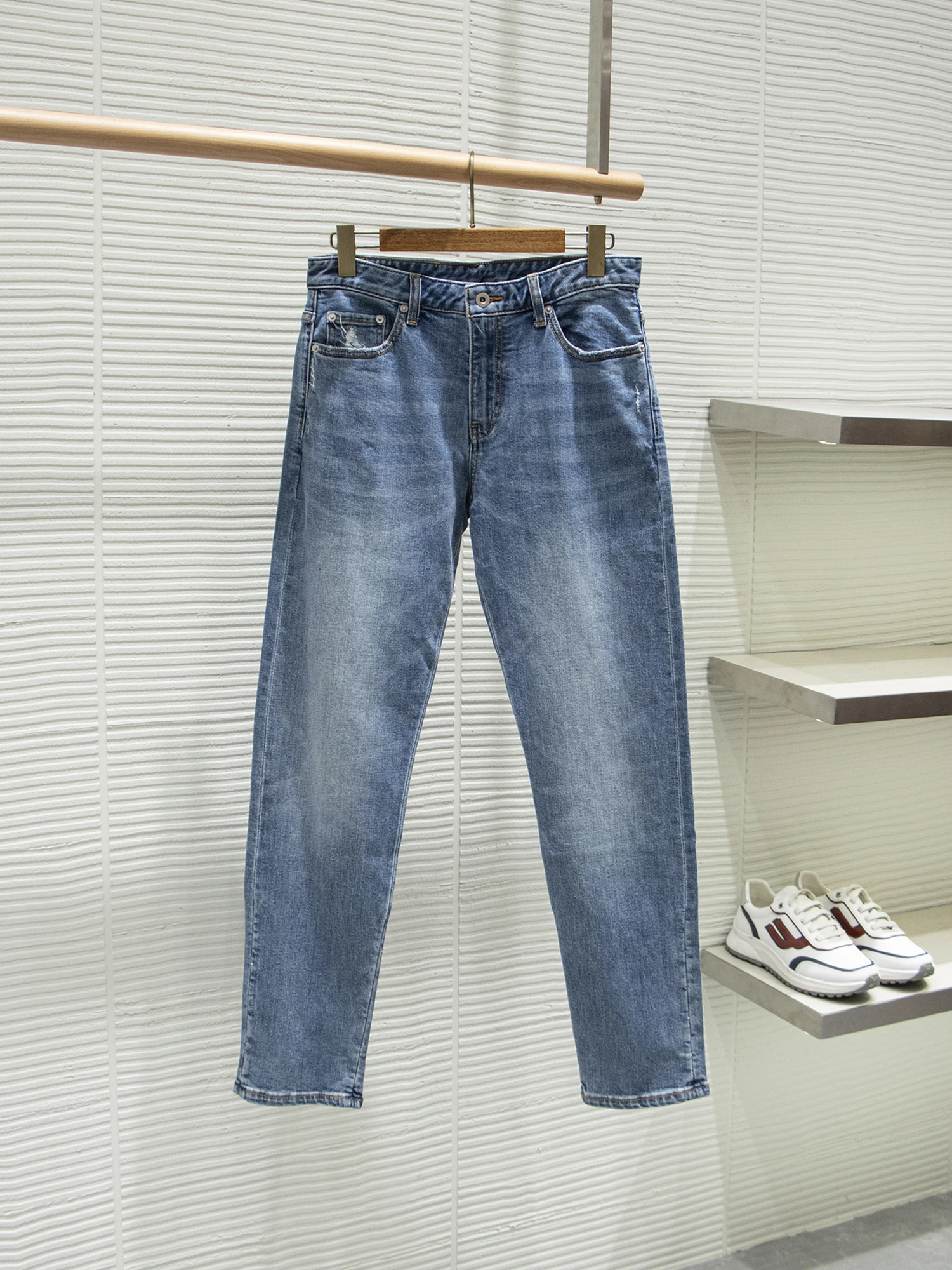 

Soft Stretchy High Quality Straight Leg Jeans for Men Suitable for Spring And Autumn Modern Style Water Washed Process