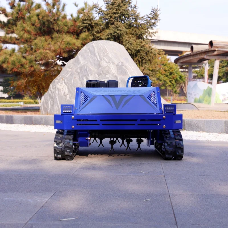 

Индивидуальная газонокосилка на гусеничном ходу с дистанционным управлением, резиновыми гусеницами, двигателем, возможностью стрижки на уклонах до 550 мм