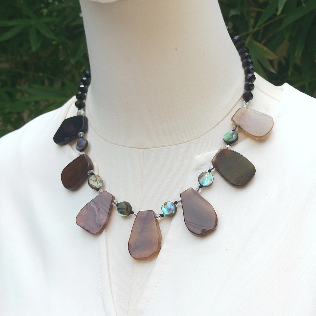 Lii Ji Real Stone Brown Color Agate Abalone shell Crystal Necklace 48cm Stock Sale Women Jewelry Gift