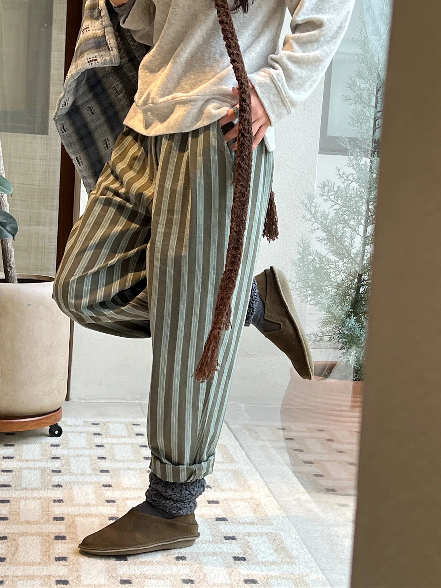 

Женские брюки из хлопка и льна в полоску цвета хаки с эластичной талией, повседневные брюки-капри, летняя коллекция бренда JUNEAN