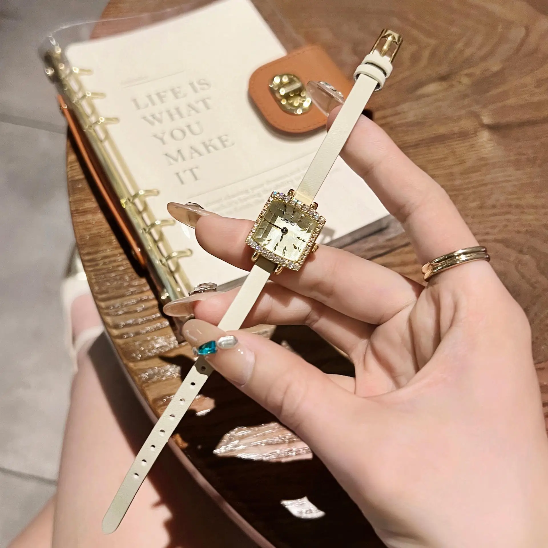 

Women's watchsmall sugar cube stylelight luxury fashion brandsmall and exquisite watch, women's accessory, clock, women's watch