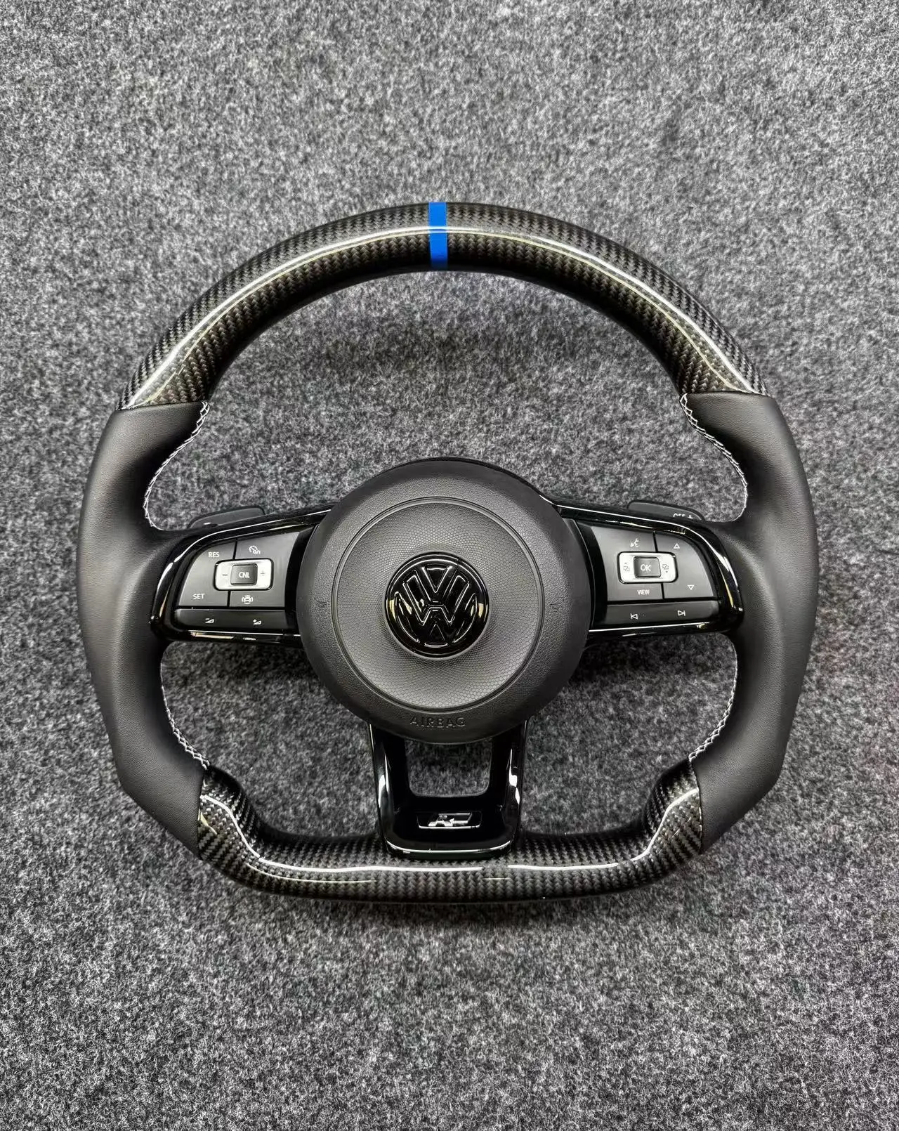 

Applicable to Volkswagen series models upgrade GTI carbon fiber steering wheel assembly style non-destructive installation