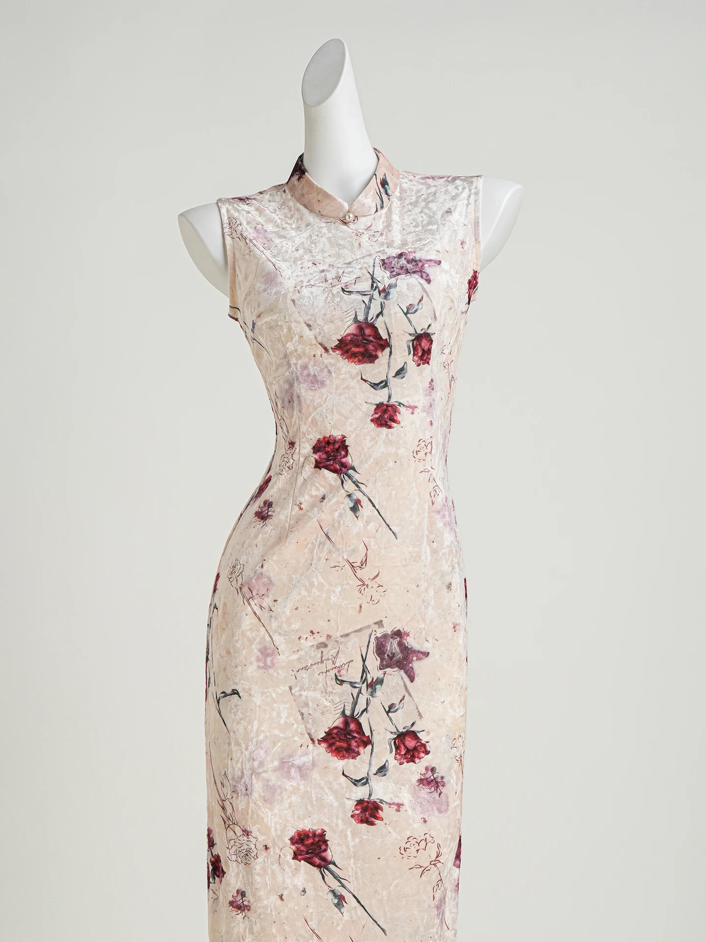 

Весенняя новинка: Красивое облегающее китайское платье с низким разрезом, длинная юбка, дышащая, с цветочным узором, молодежная обновленная версия