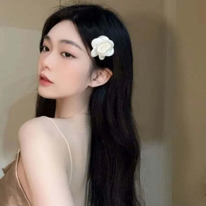 Заколка для волос с камелией, атласный нежный белый головной убор для девочек, корейская элегантная заколка для волос, винтажная повязка на голову с цветком, аксессуары для волос Заколки