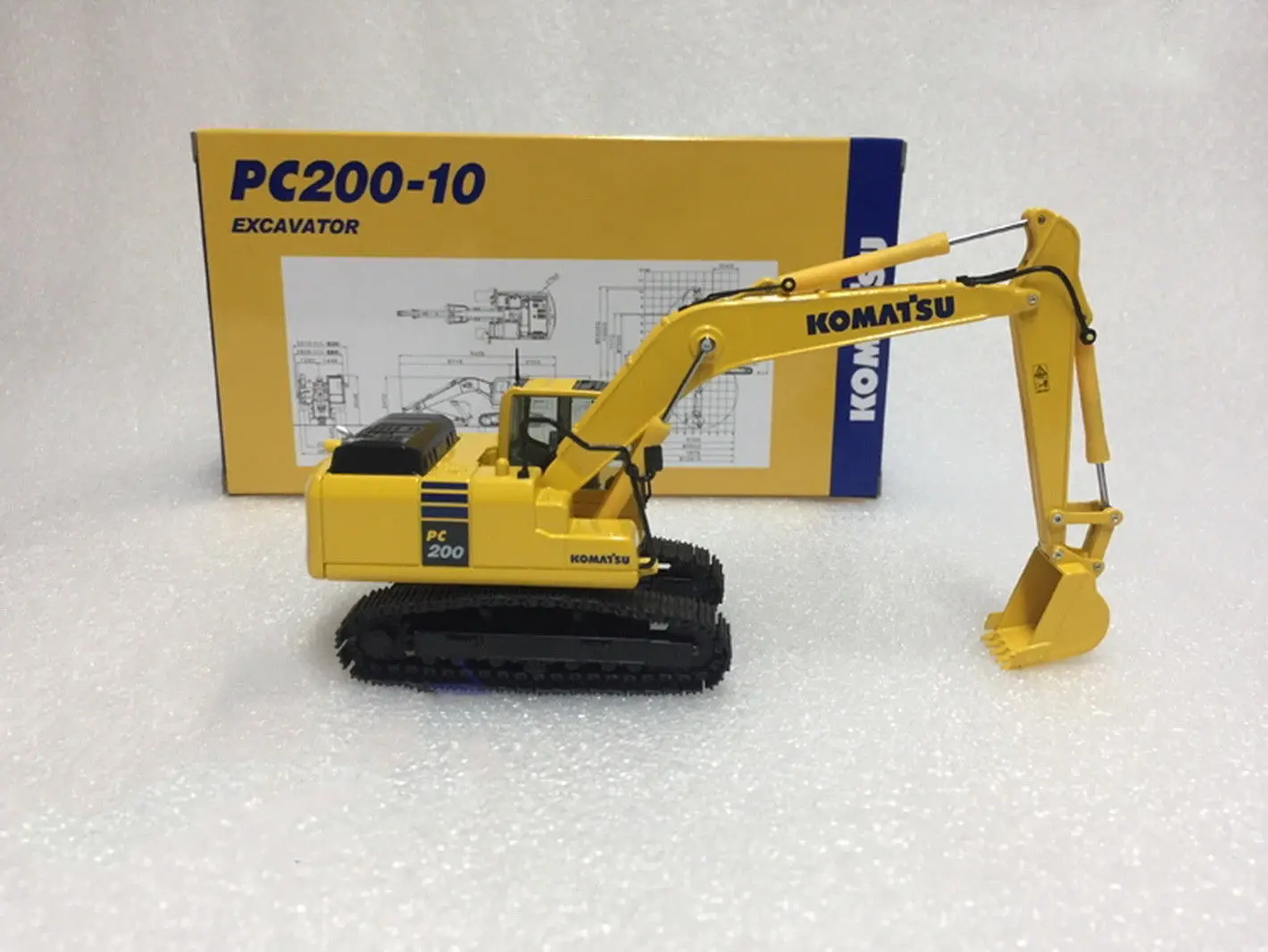 Komatsu PC200-10 Excavator 1/50 Scale DieCast Model New in Original Box