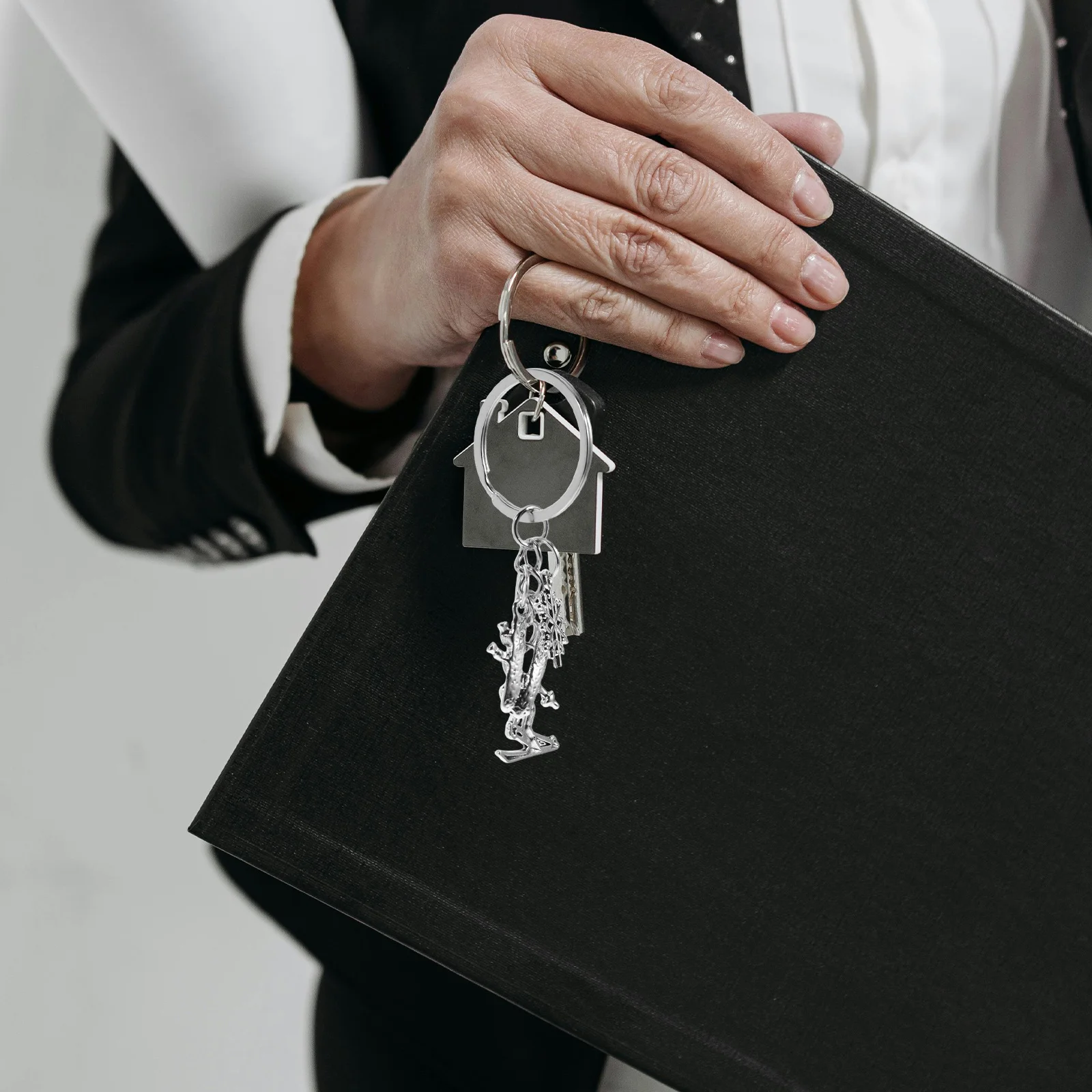 

Skiing Keychain Snowflake Design Pendant for Men Women Skier Lover Charm Ideal Travel Keepsake from Ski Resort Stylish Winter