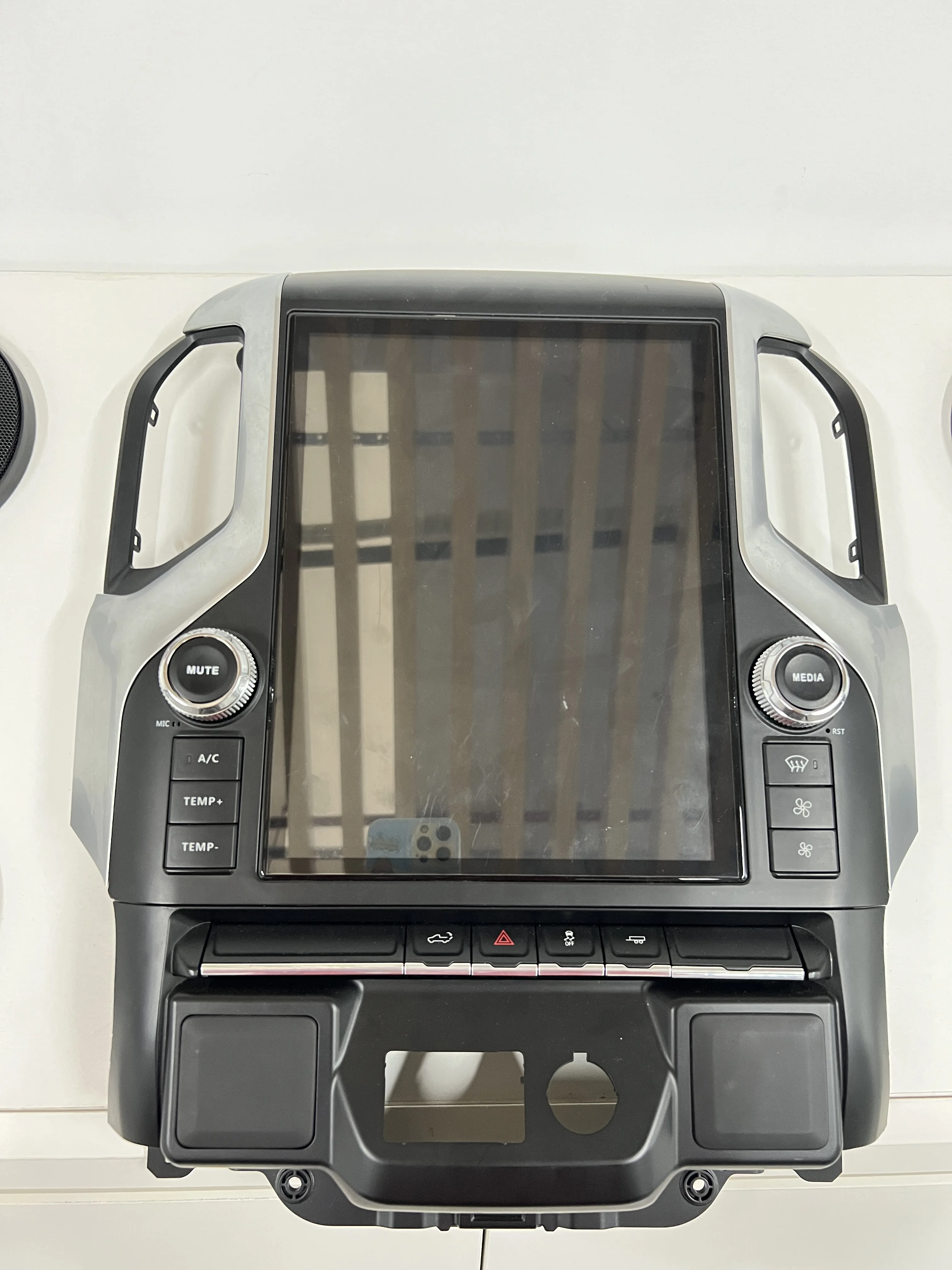 12.Inch Tesla Style Radio DVD Player Screen Snapdragon665 For Chevrolet Silverado Sierra GMC 2019-2021 Wireless CarPlay QLED DSP