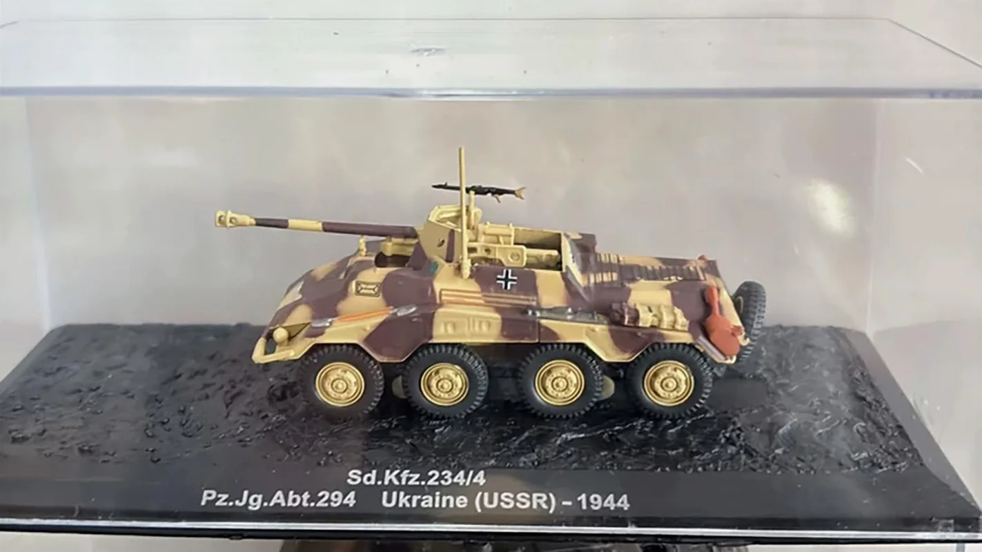 1/72 A Set of Gold Tank Models (Alloy（Main Body）+Plastic Material) Model Ornament