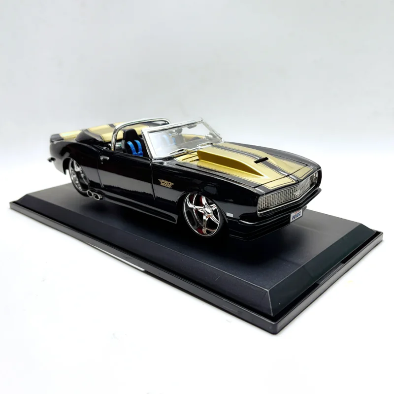 다이캐스트 1:18 스케일 1968 카마로 합금 자동차 모형 완성품 시뮬레이션 컬렉션 장식 선물 장난감 정적 디스플레이