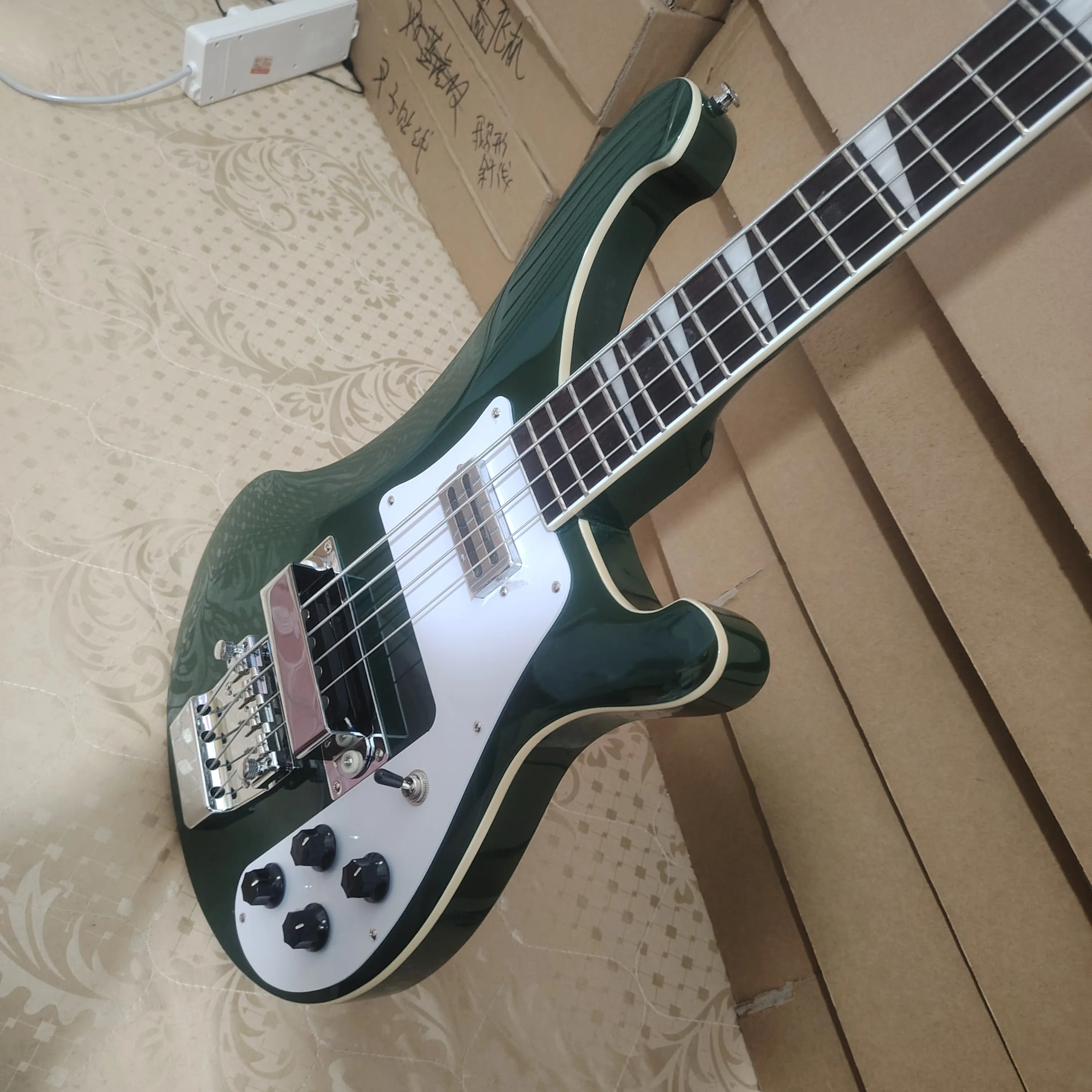 

Никель-хромовая фурнитура, высокое качество, в наличии RICKEN зеленый 4003BASS, гитара, быстрая доставка