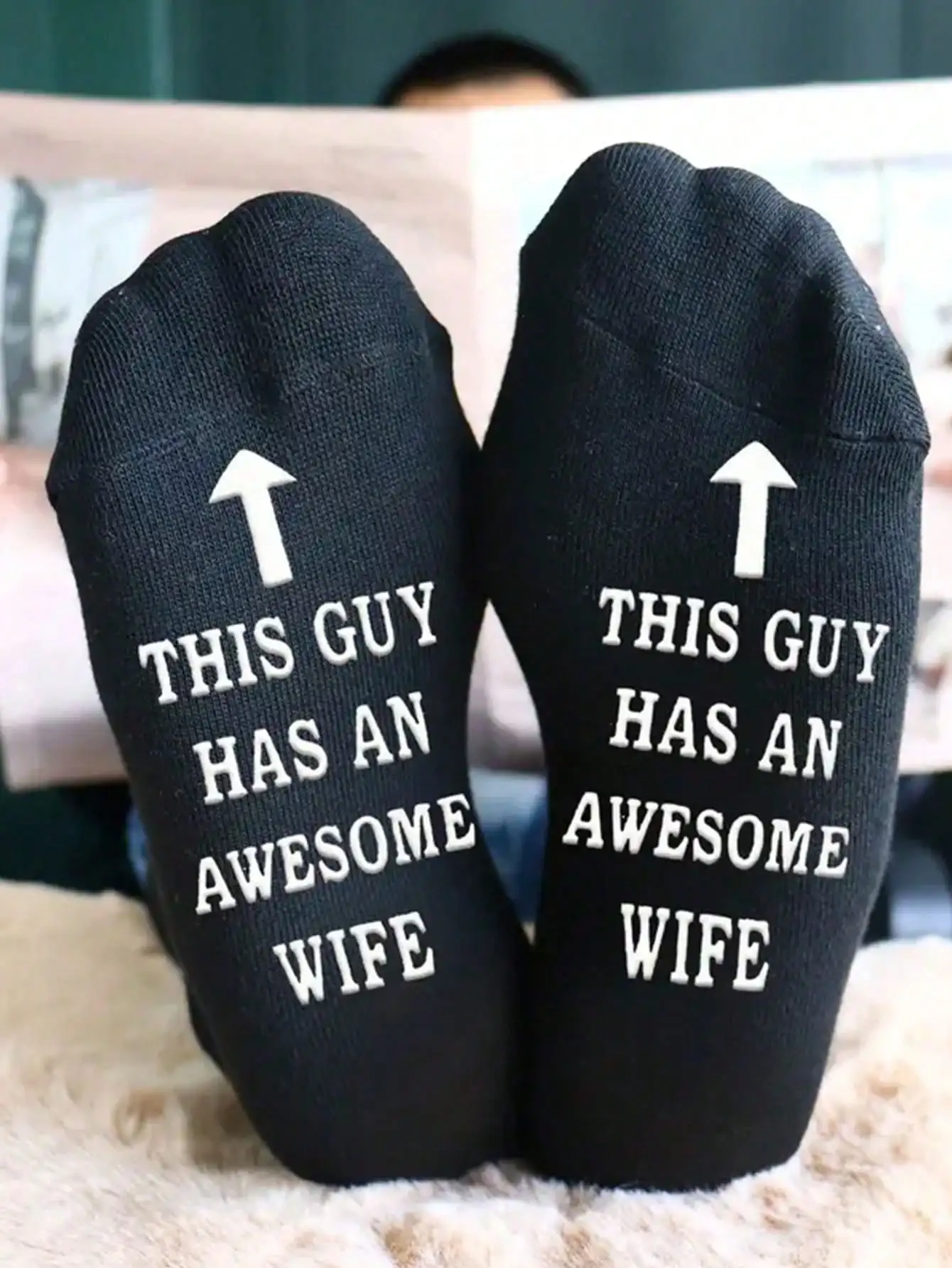 

1 Pair of Men's Fun and Cool Socks with the Slogan "This Guy Has an Amazing Wife," Stylish and Novel Happy Socks, Comfortable Mid-Calf Socks, a Gift for Husband on Wedding Day, Valentine's Day Gift, Autumn Gift