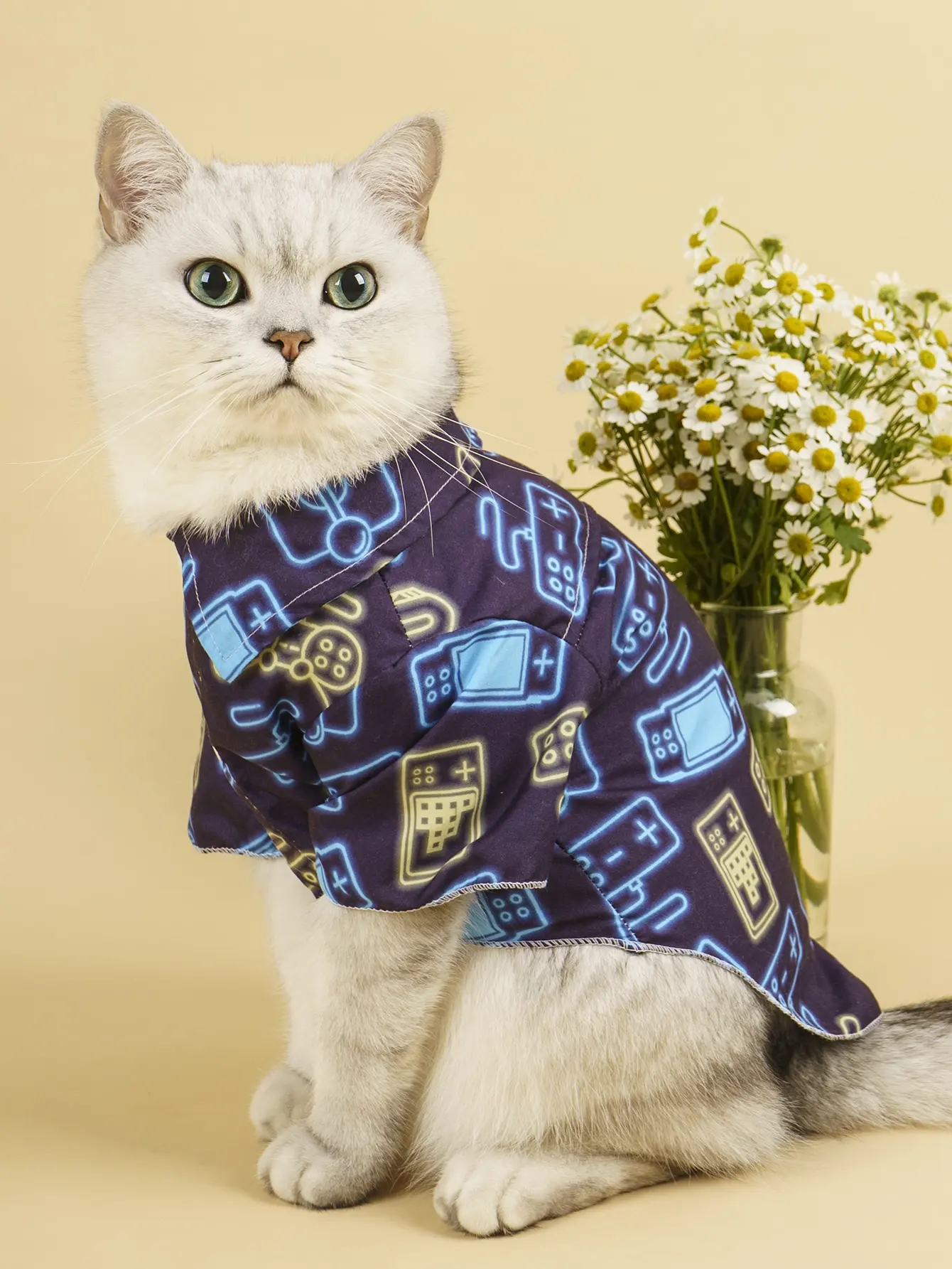 Pet clothes: dog and cat shirts are light, breathable, comfortable, rich in patterns, simple, generous, fresh and cute, suitable