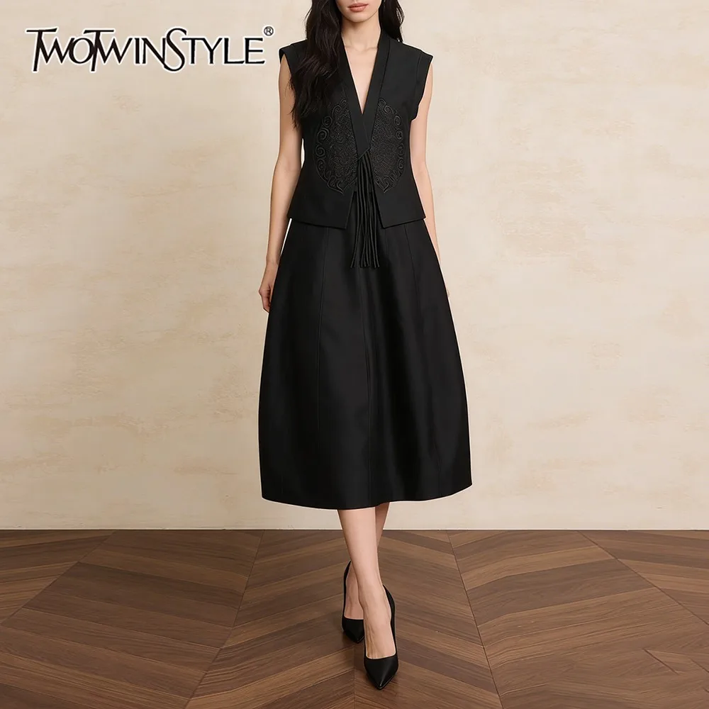 

TWOTWINSTYLE Black Spliced Embroidery Two Piece Set Female V Neck Sleeveless Jacket Office Commute Women's Skirt Set Summer New