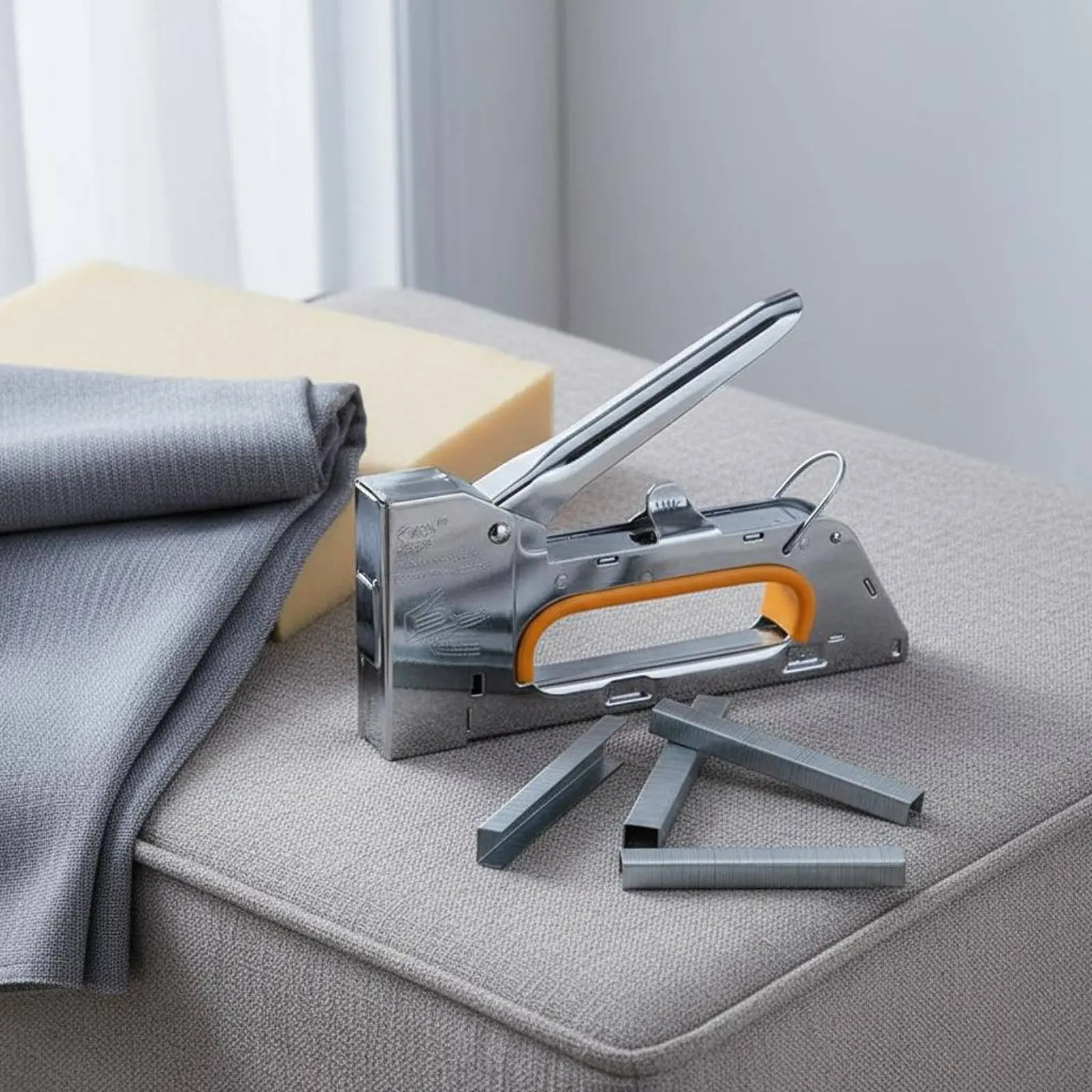Manual Staple Comfortable Grip Handheld Staple Hand Tool Heavy Duty Easy to Use for Upholstery, Repair