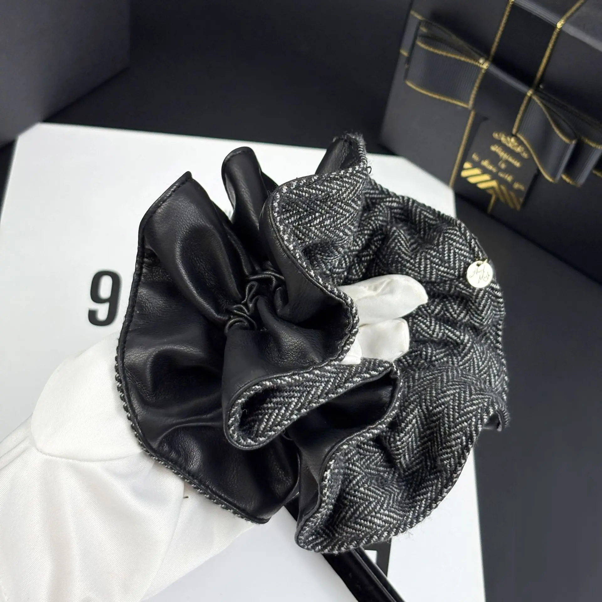 Japanese and Korean ins fashion black leather face plaid pleated double-layer large intestine hair band temperament advanced sen