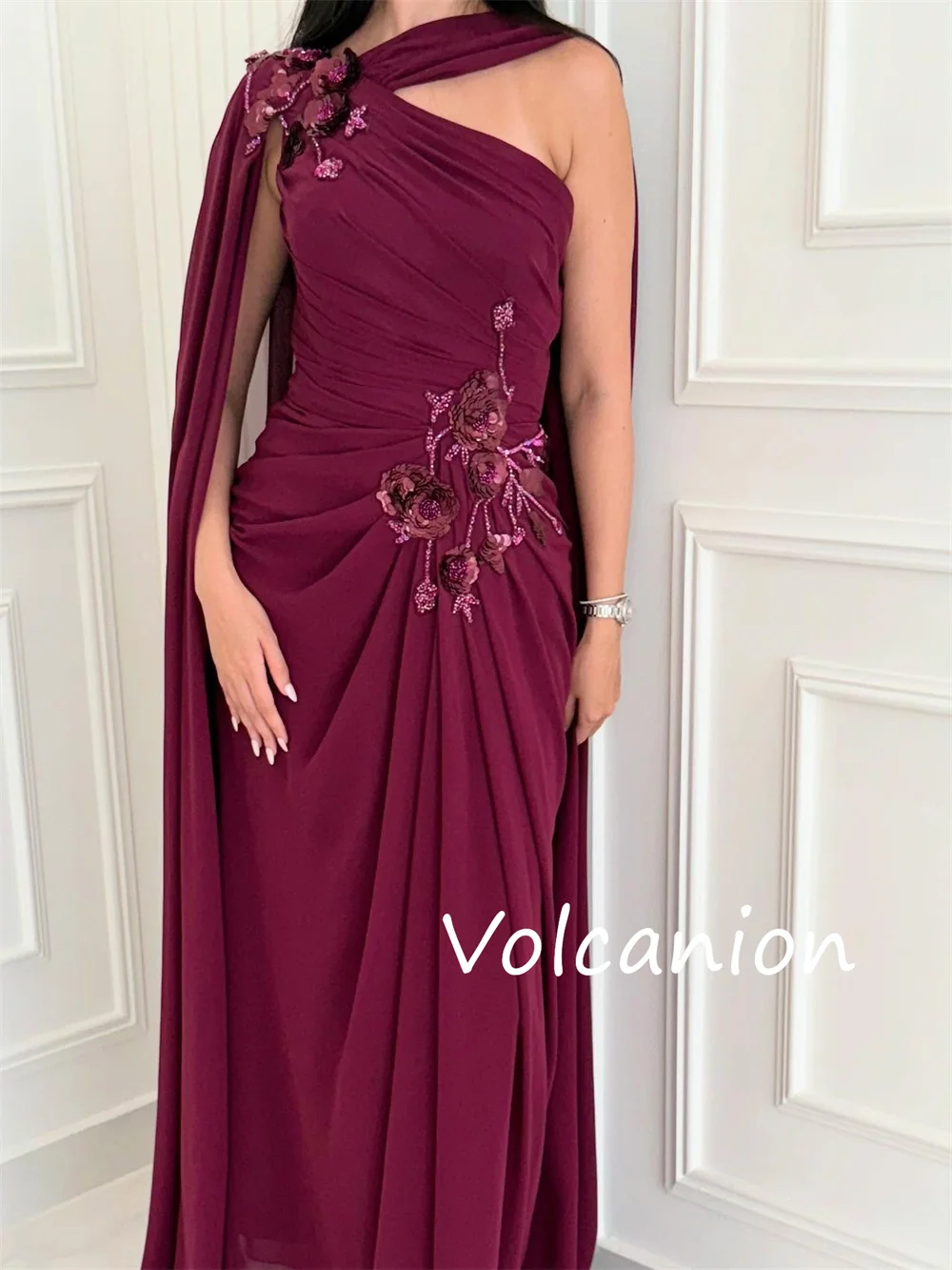 Vestidos largos de un solo hombro rectos con flores y patrón plisado de gasa elegante personalizados, tallas para ocasiones a medida disponibles