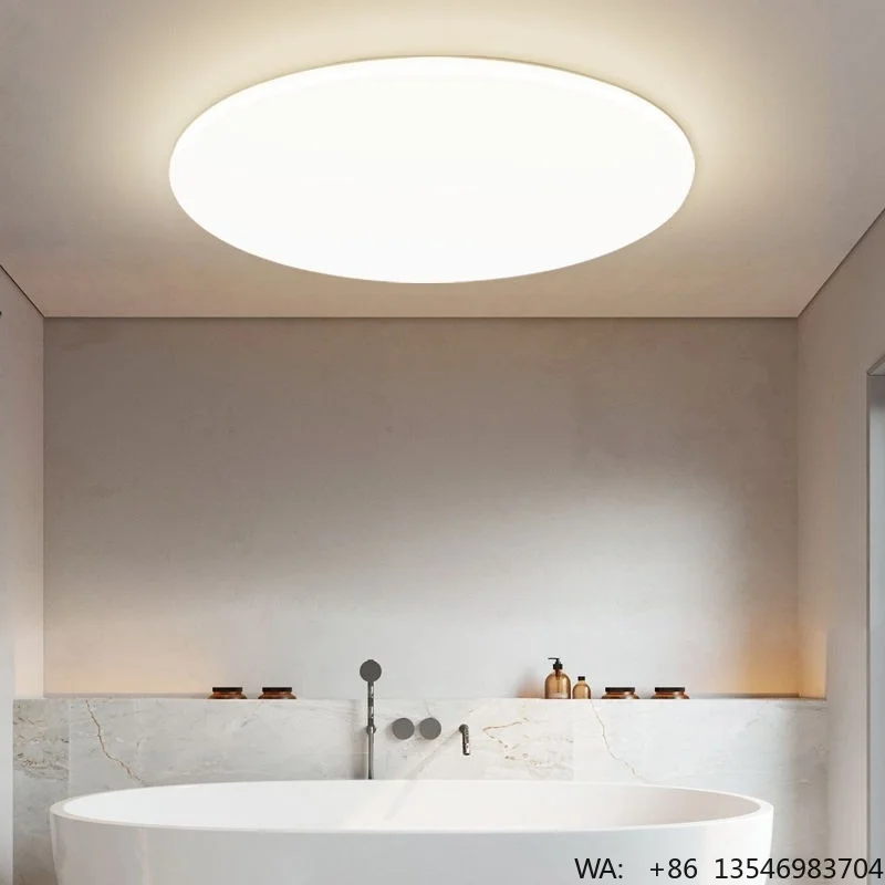 モダンデザインの屋内用ledシーリングライト。表面実装式で、金属製のベースとpc製の本体を採用。ac電源、ip54規格、2700ルーメン、2700k～6500k。