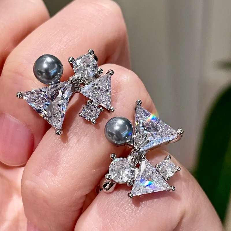 Exquisite Light Luxury Premium Elf Temperament Ear Clips Grey Pearl Triangular Zircon Ear Bone Clips Earrings Without Pierced Ea