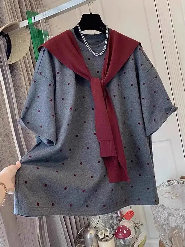 

Свободная женская футболка в горошек с эффектом похудения, корейский топ с художественным дизайном, топ большого размера