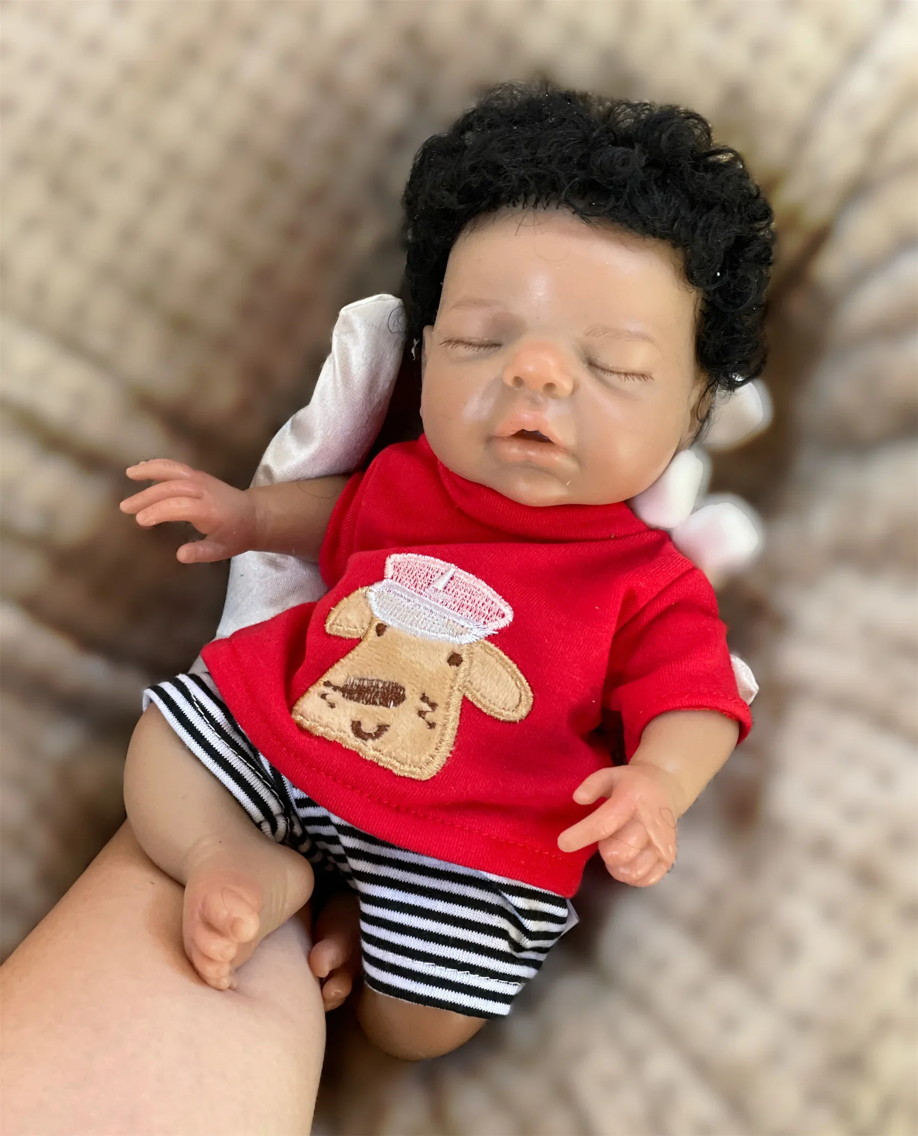 poupees-reborn-realistes-en-silicone-corps-entier-25-cm-impermeables-peau-foncee-nouveau-ne-fille-avec-cheveux-noirs-implantes-peau-peinte-3d