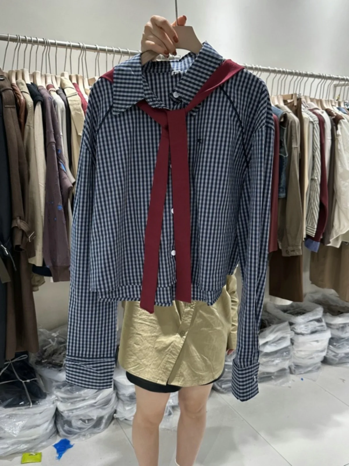 

Повседневная вязаная рубашка женская с клетчатым воротником, длинным рукавом, на пуговицах, прямого кроя, в стиле кэжуал, летняя новинка, красная в полоску