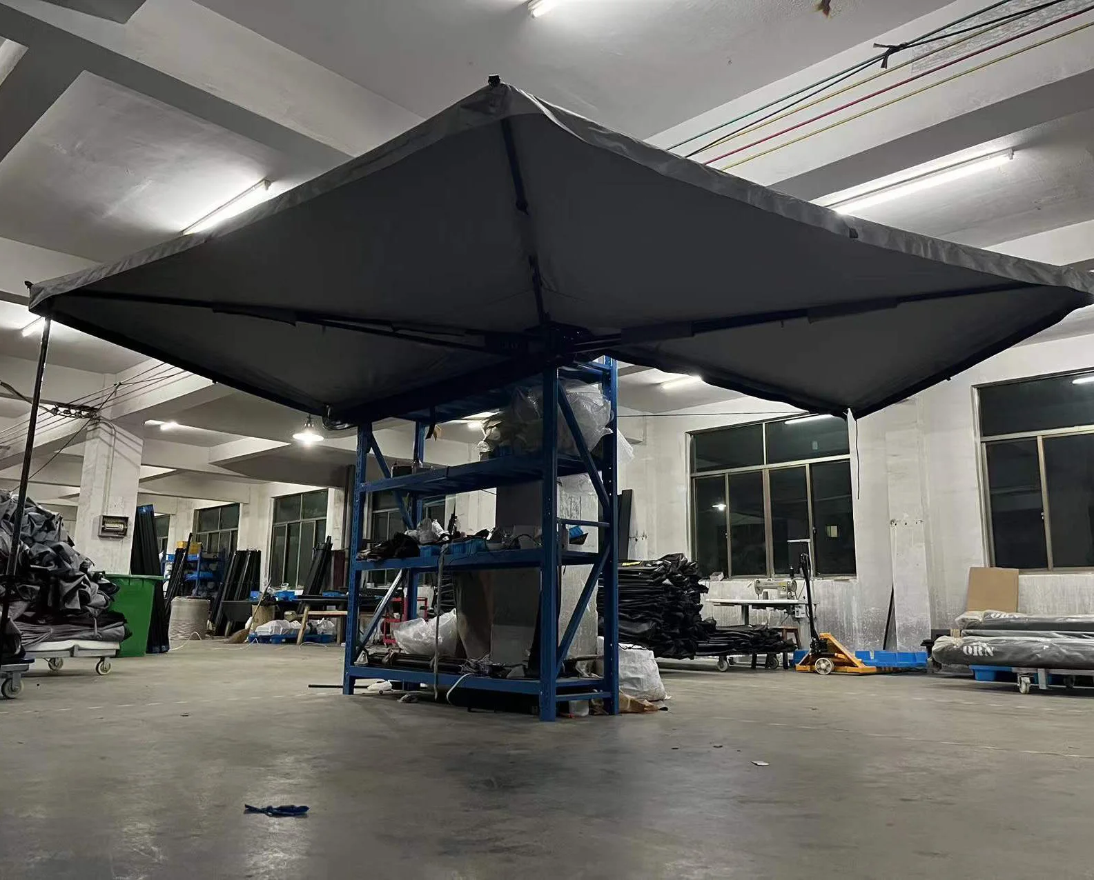 Hot selling：Wholesale Waterproof Bat Wing Car Roof & Side Awning Tent Car Side Wall Awning Tent