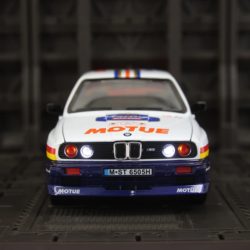 Simulação 1:24 modelo de carro em liga BMW M3, portas e capô do motor, porta-malas pode ser aberto, retorno de som e luz, presente de supercar