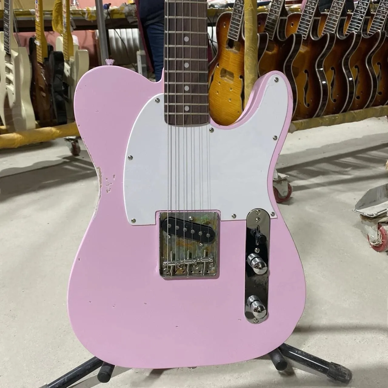 

Guitar Rosewood Fretboard Alder Body 6 String Pink Color