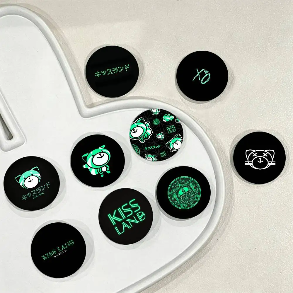 Singers The W-Weeknd Kiss Land Album Music Round Badge Lapel Pin Backpack Clothing Jewelry Accessories Gift Brooch