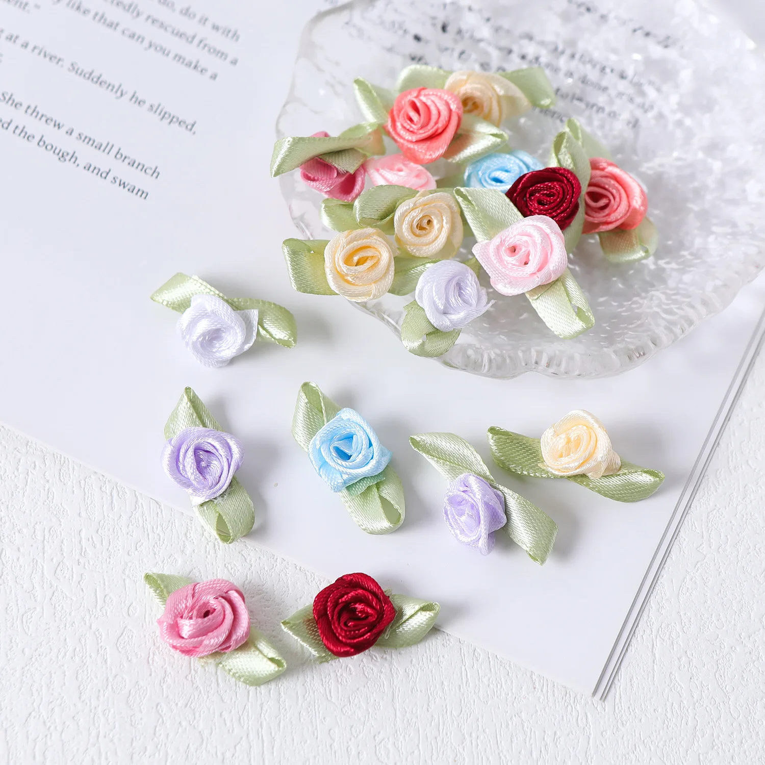 100Pcs 25mm Artificial Mini Roses Heads With Leaves Rosettes Ribbon Handmade Fabric Making Clothing Accessories Party Decoration