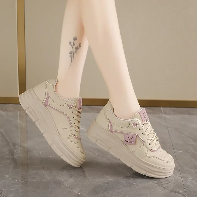 

2024 Autumn Women's New Interior Height Increase Casual Board Shoes Fashionable Breathable Shoes Thick soled Student sneakers