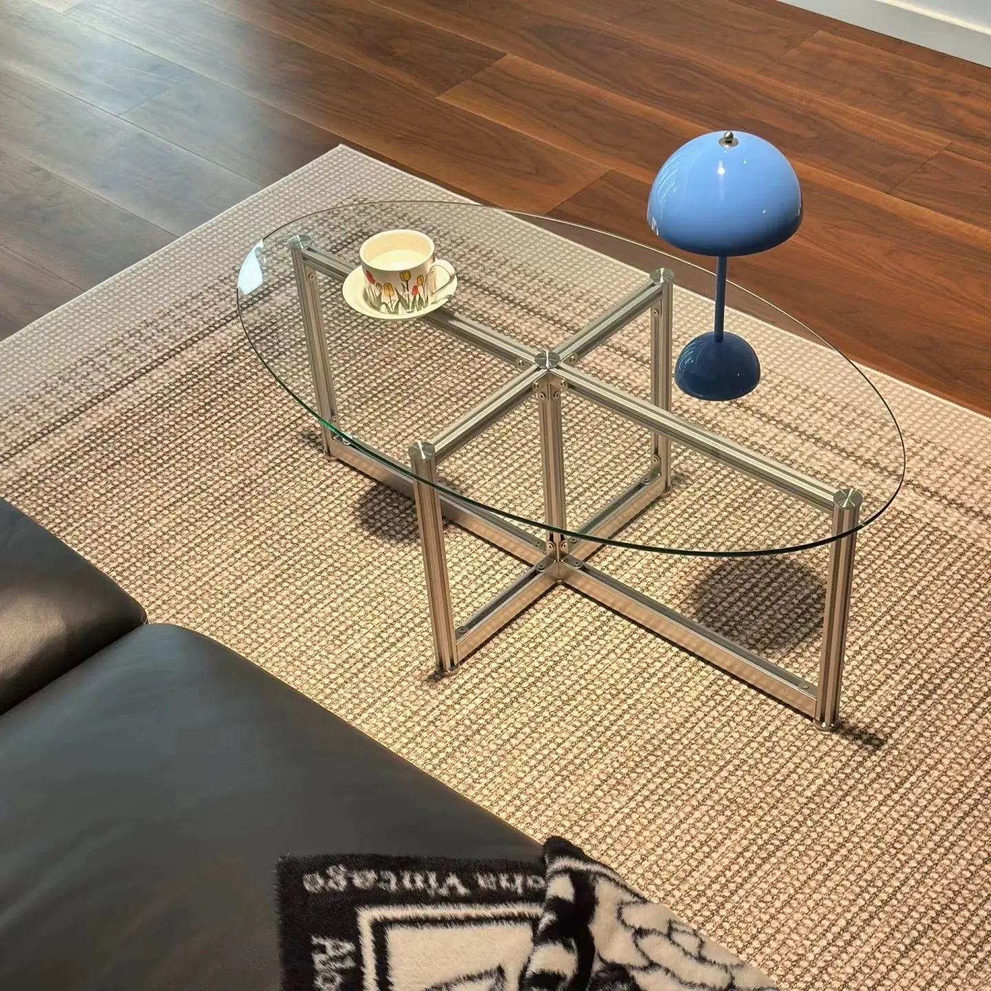 Oval coffee table Modern minimalist high-end ultra-white tempered glass coffee table