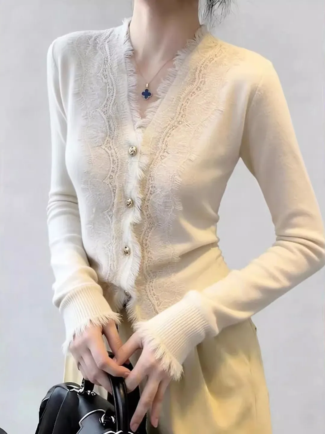 

Ele Soft Tones High-End Sensation Beige Women's Base irt 2026 Spring Frayed Design Inner Wear Base irt Can Be Worn ou...