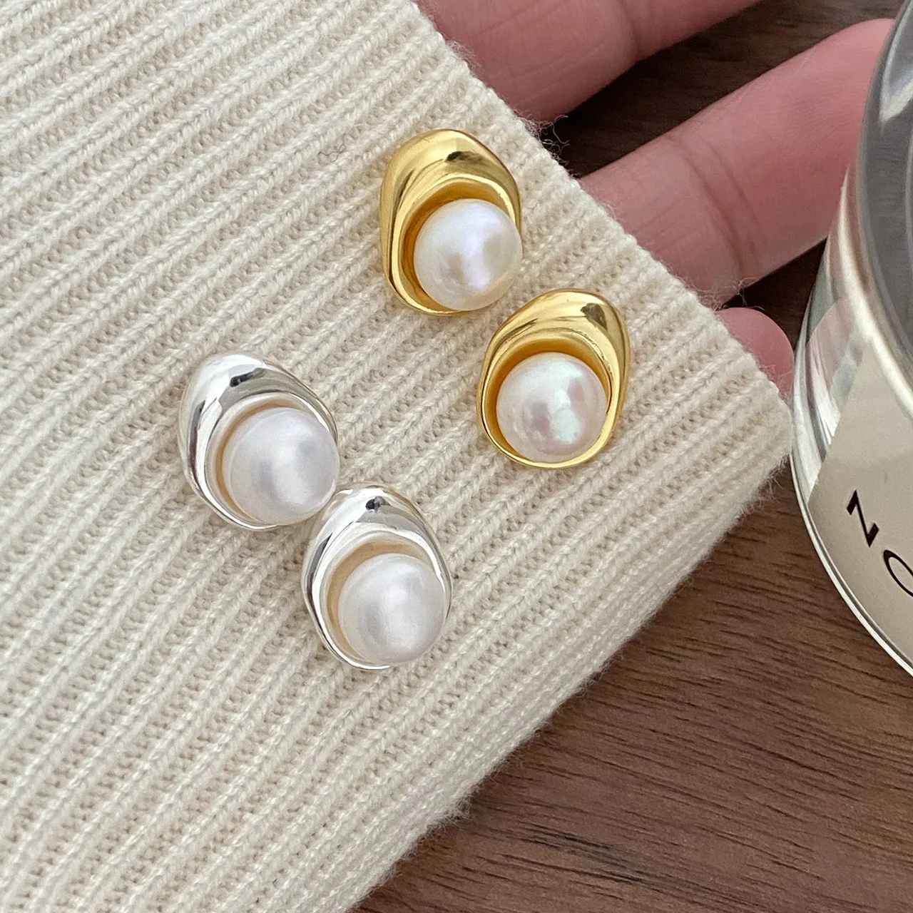 Fashion Creative Glossy Geometric Circle Imitation Pearl Stud Earrings For Women Girls Hypoallergenic Elegant Party Jewelry Gift