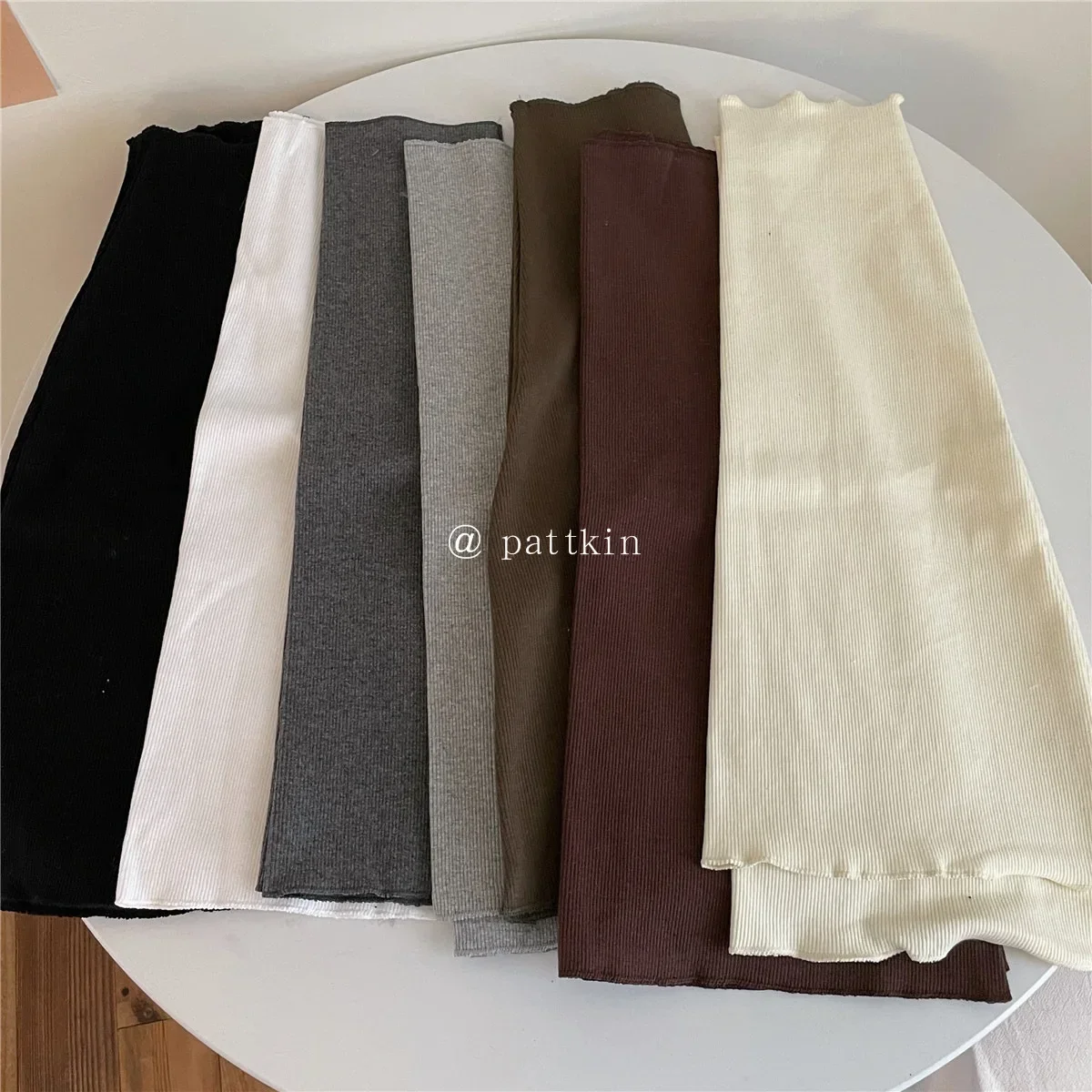 2025 misa hot sale Korean Solid Color Knitted Leg Warmers Flared Shape American Stretch Stripe Harajuku Mid Tube Socks Over Knee