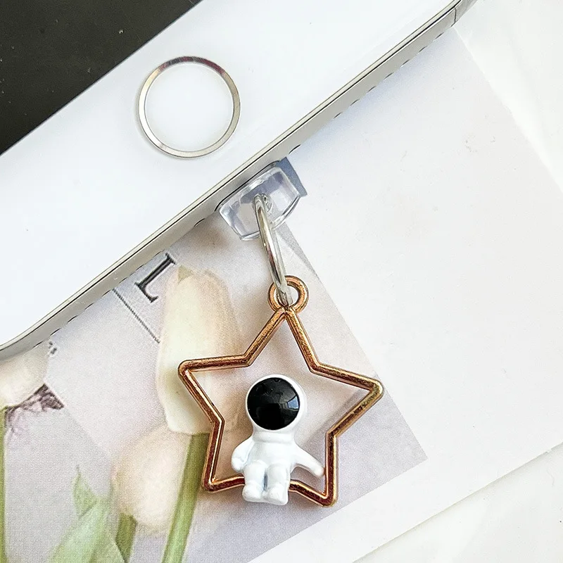 Astronaut Dust Plug Charm Cute Charge Port Anti Dust Plug Kawaii Usb Type C Plug For iPhone Earphone Jack Stopper Cap Pendant