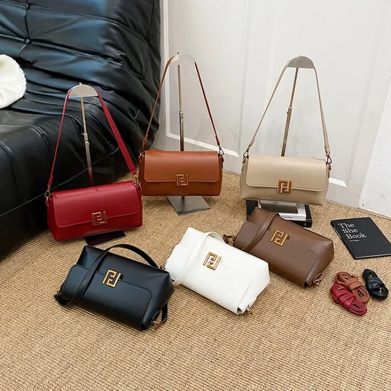 

Classic Elegant Luxury Diaper Bag For Women Crossbody Bag Simple Leather Tote Large Capacity Fashionable Letter Logo Retro