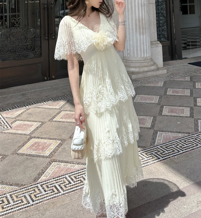 2026 Summer New V-Neck Lace Patchwork Chiffon Pleated Dress