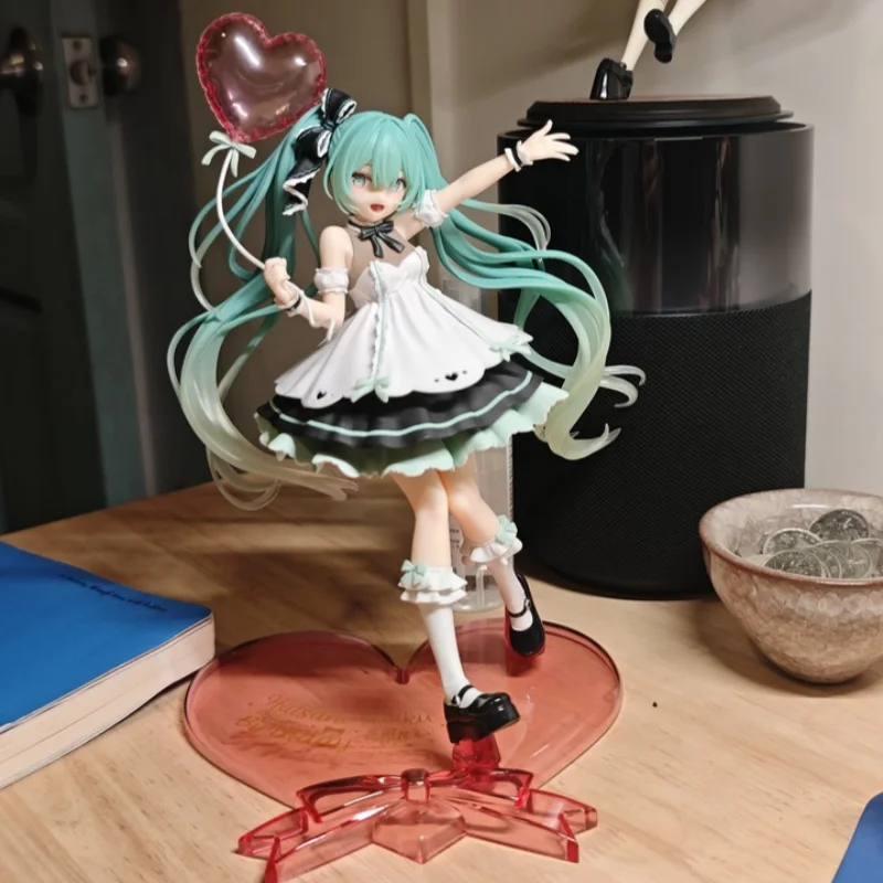 originale-21cm-taito-hatsune-miku-festa-di-compleanno-edizione-limitata-amp2025-action-figure-commemorativa-ornamento-da-scrivania-da-collezione
