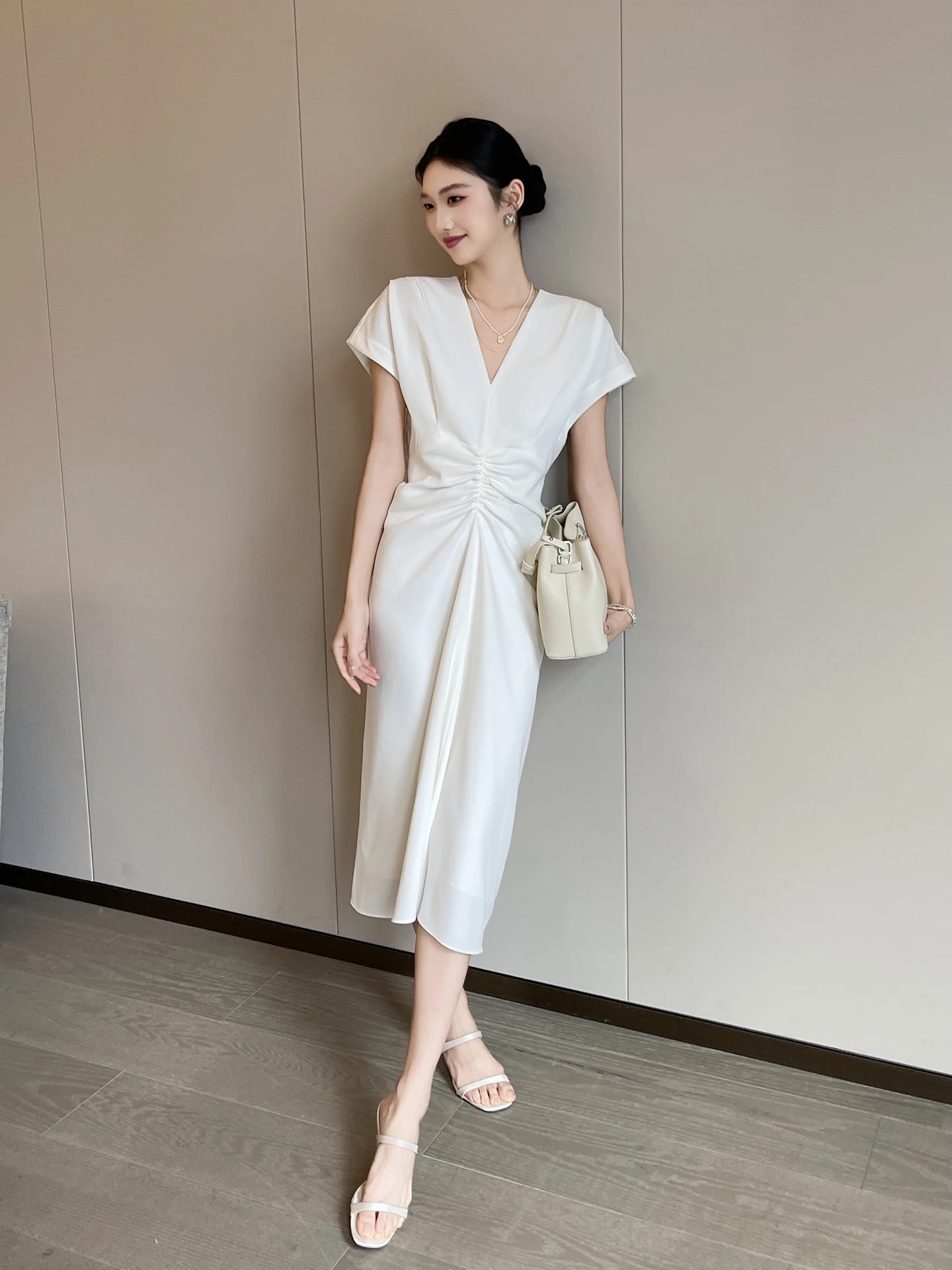 

PIN White V-Neck Dress Women's Casual Slim Fit Pleated Fish Tail Short Sleeve Skirt Commute Style Breathable Skin-Friendly