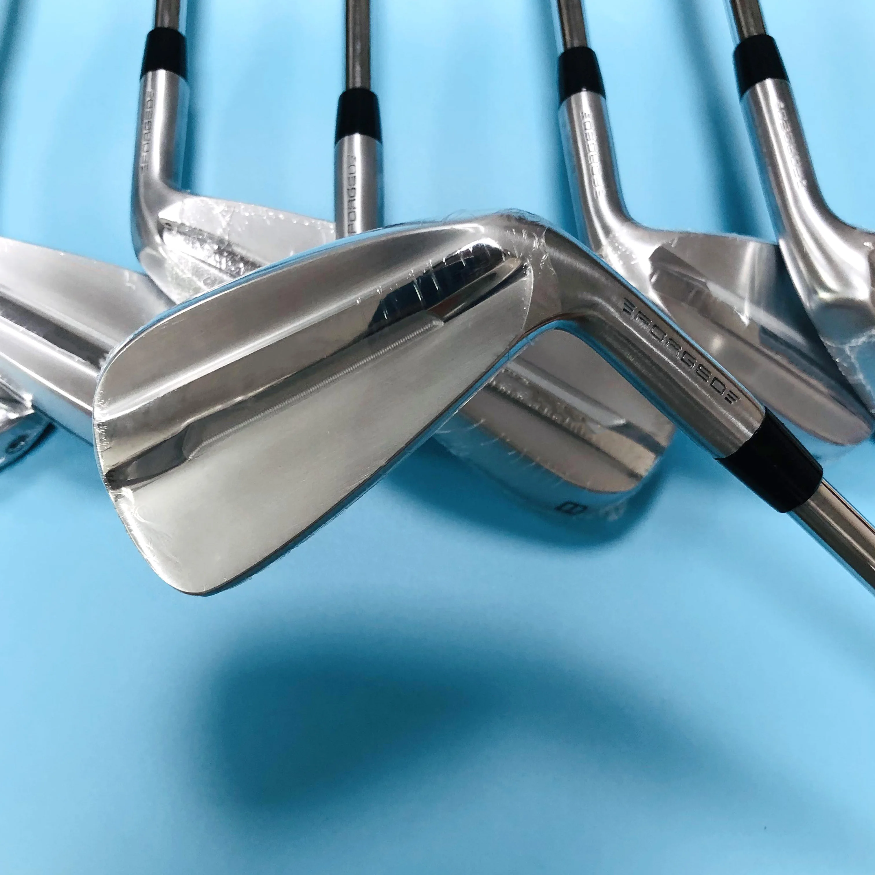 

2025 Hot Selling 5th Silver New Golf irons Set Forged Irons 456789P 7pcs Golf Clubs Grip P790 Golf Club Iron Set 7pcs Head Cover
