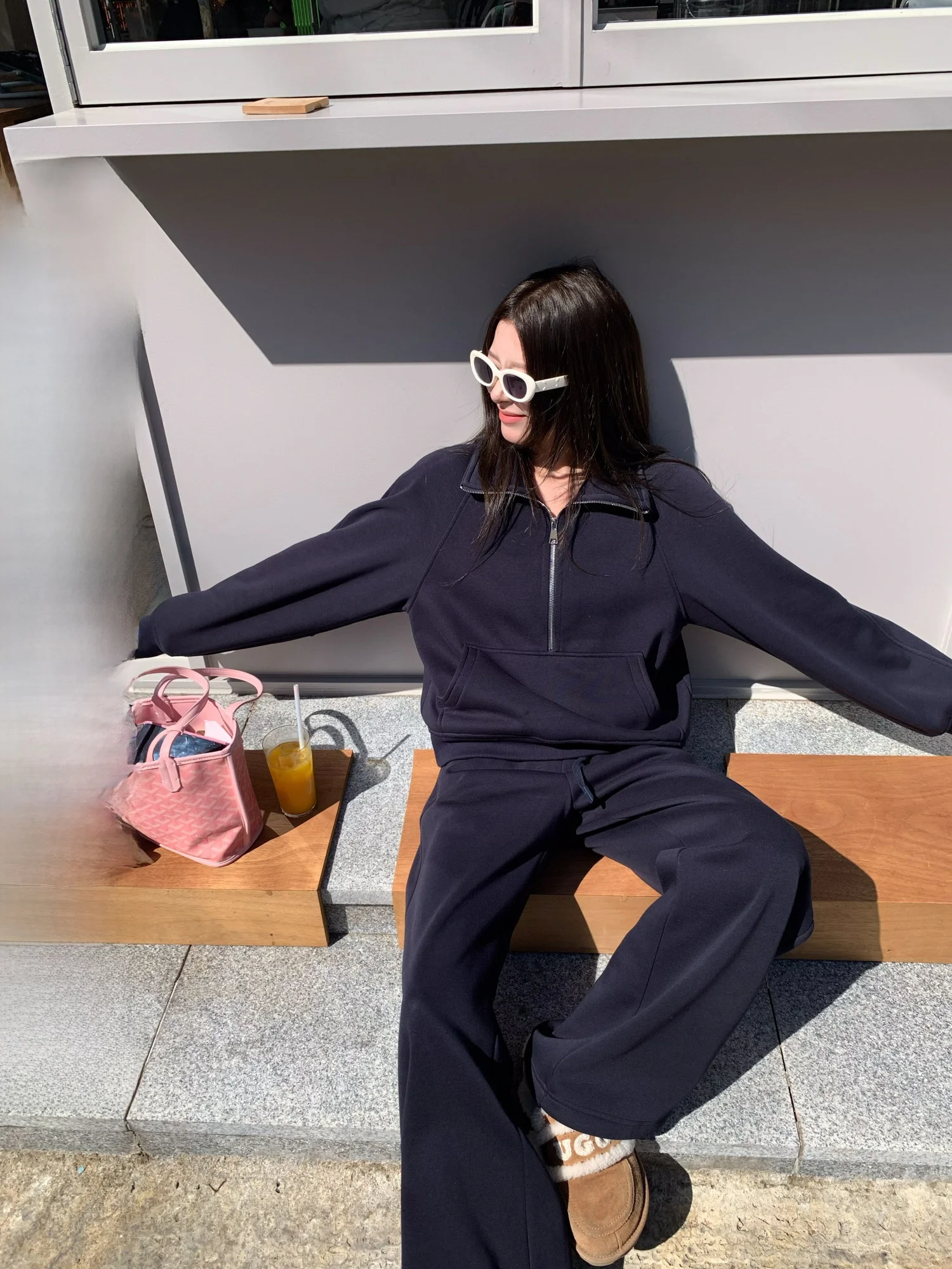 

Comfortable Fce Lined Hoodie Wide Leg Straight Cut Sweatpants Denture Dog Large Size Zipper Closure ort Length Color