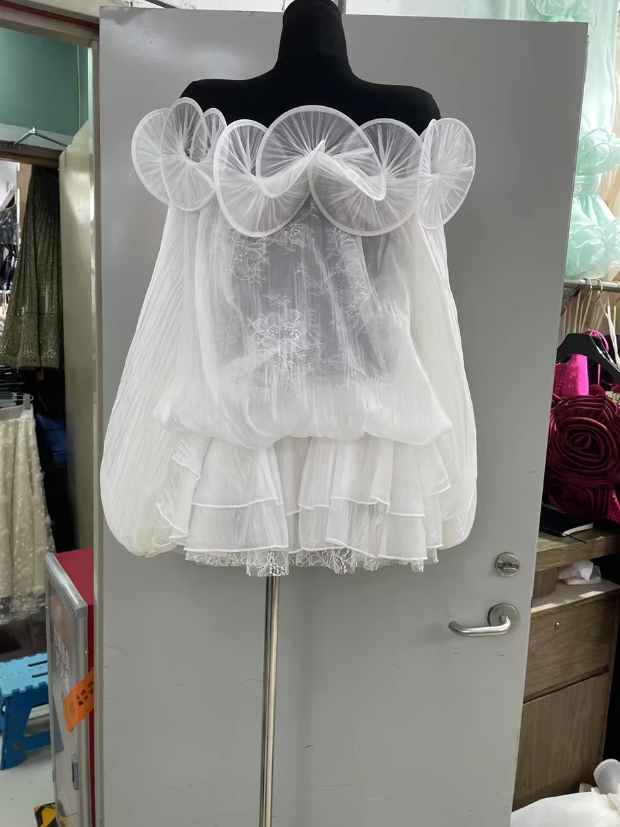 TWOTWINSTYLE Przezroczyste Sukienki Mini z Falbankami i Marszczeniami dla Kobiet Dekolt Hiszpanka Długie Rękawy Elegancka Sukienka Odzież Damska